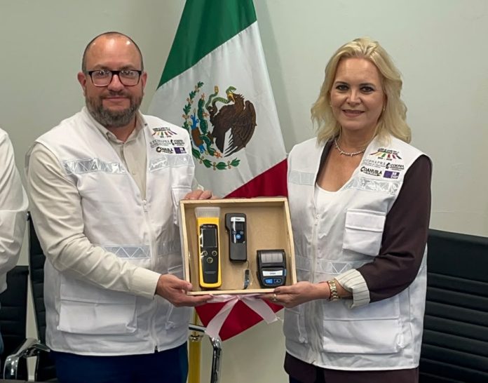La Secretaría de Salud entregó dos alcoholímetros a Múzquiz para reforzar los filtros preventivos y reducir accidentes relacionados con el alcohol.