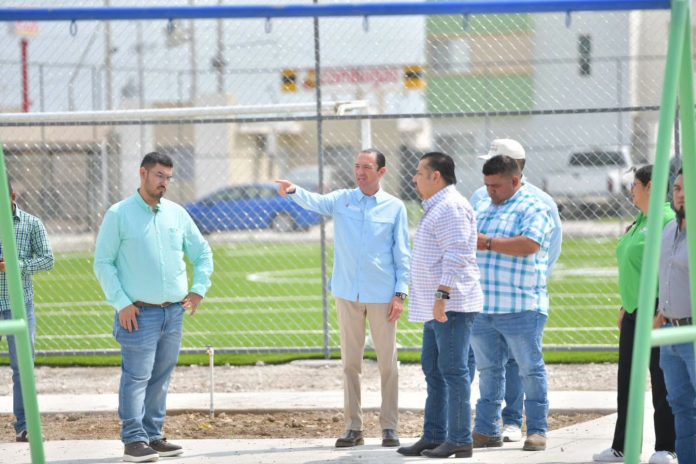 Avanza construcción de nueva plaza publica en Colinas del Valle