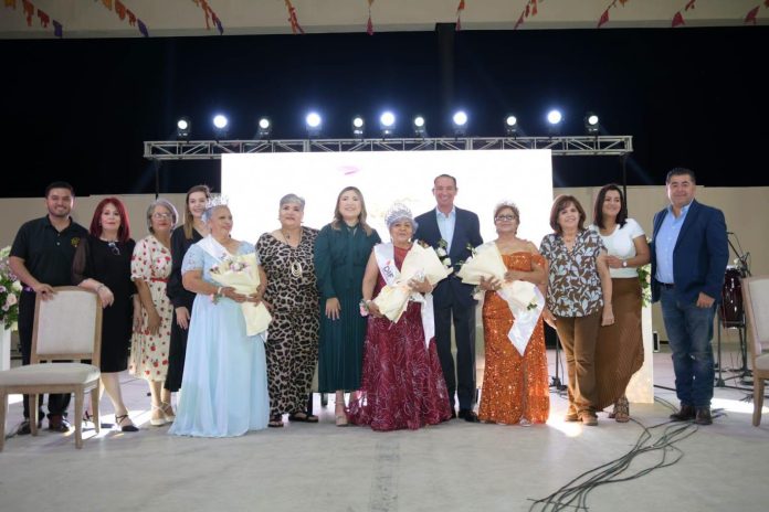 Coronan a Lorena Martínez como Reina de los Adultos Mayores 2026