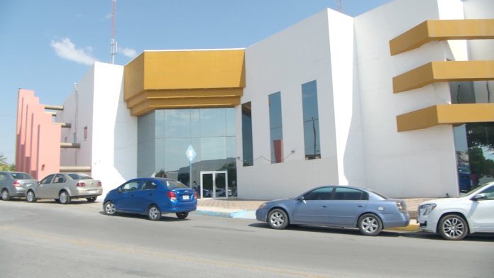 Los abogados litigantes de Monclova exigen soluciones ante los graves retrasos en juzgados. Denuncian afectaciones en procesos civiles, laborales y penales.