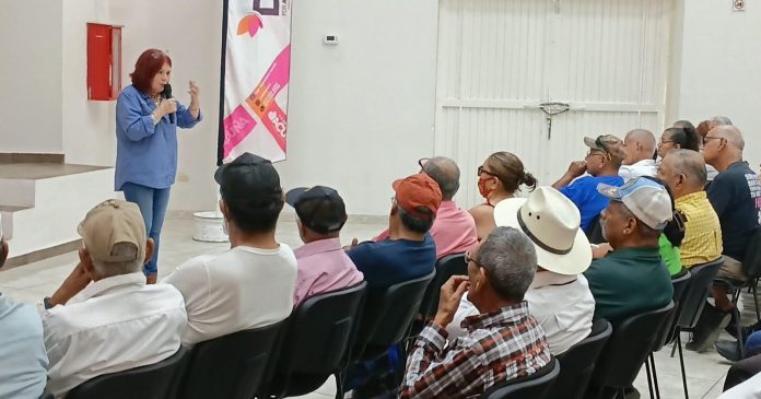 Fortalece DIF acompañamiento a empacadores voluntarios