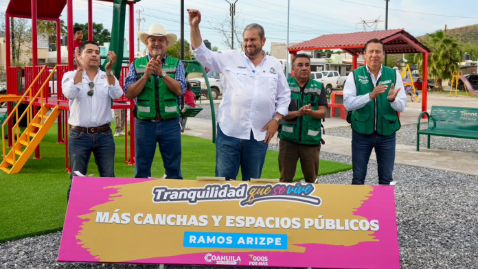 Entrega Tomás Gutiérrez renovación de la Plaza Huanusco