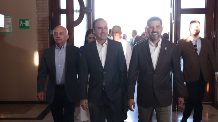 FORTALECEN MANOLO Y NOTARIOS EL MES DEL TESTAMENTO