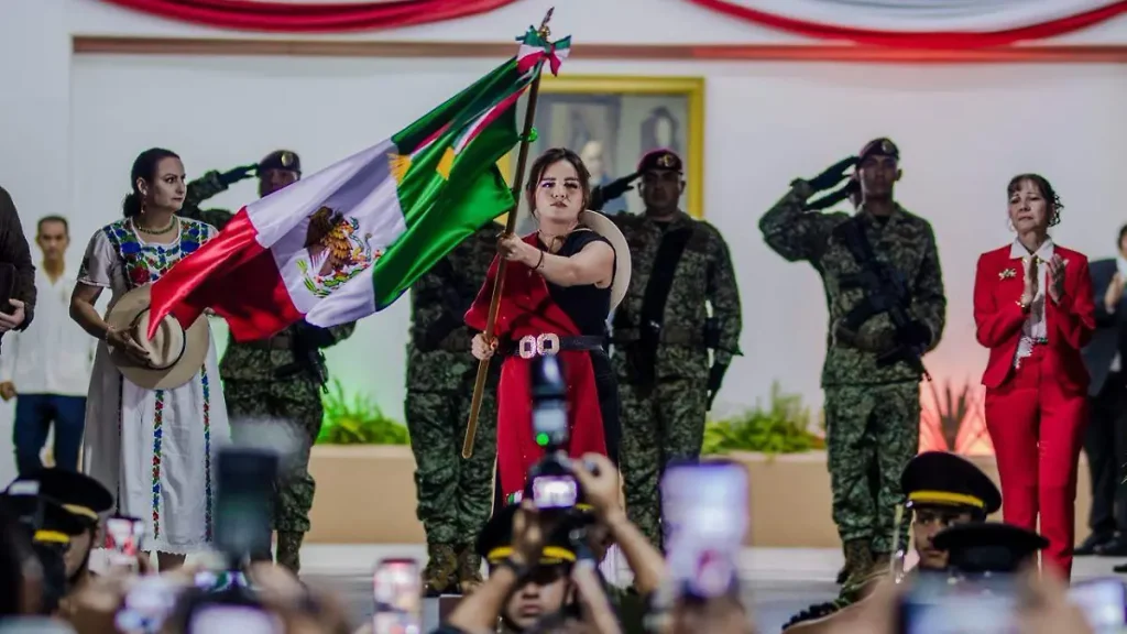 Grecia Quiroz durante el Grito en Uruapan