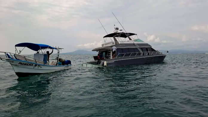 Hundimiento de yate en Puerto Vallarta