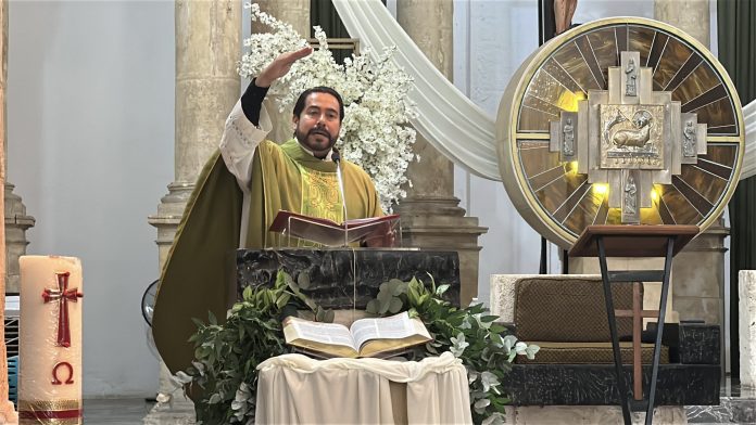 Monseñor Néstor Martínez habla sobre la compra de AHMSA en Monclova