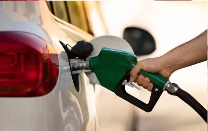 Precios de la gasolina y diésel en estación de servicio en México