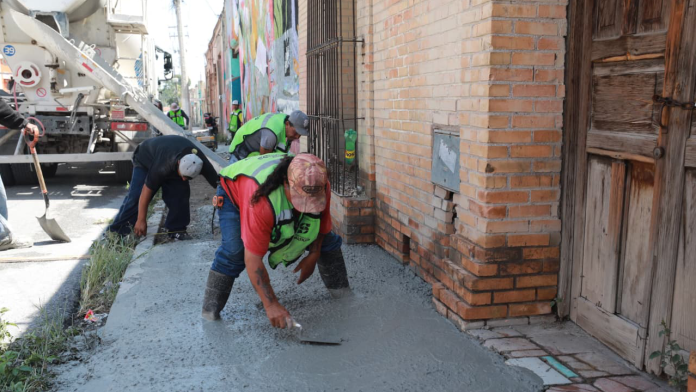 Impulsa Ayuntamiento rehabilitación de banquetas en Centro Histórico
