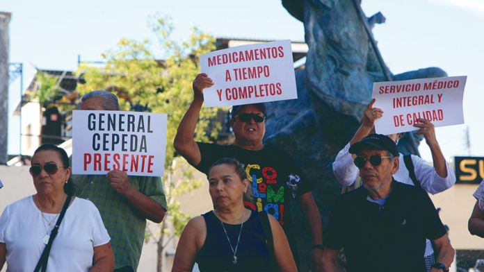 Maestros jubilados exigen cumplimiento de prestaciones y se reúnen en Saltillo