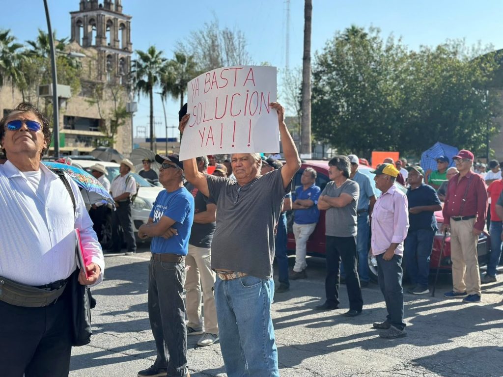 Obreros de AHMSA reciben con lágrimas y esperanza avance en venta de la siderúrgica