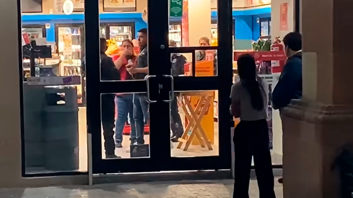 Oxxo Plaza de Armas