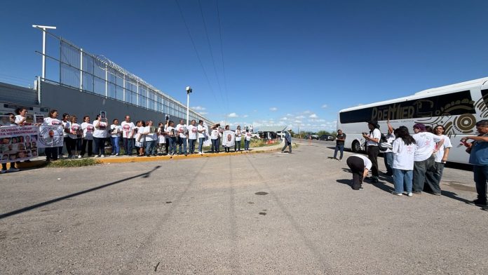 Integrantes de Búsqueda Nacional en Vida en el penal de Monclova