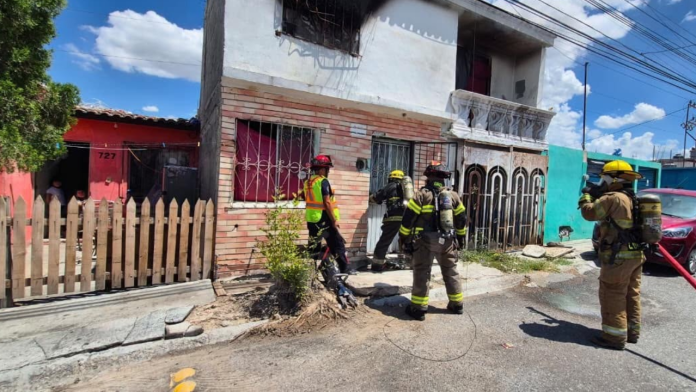 Prenden fuego a casa abandonada y provocan movilización en Ramos Arizpe