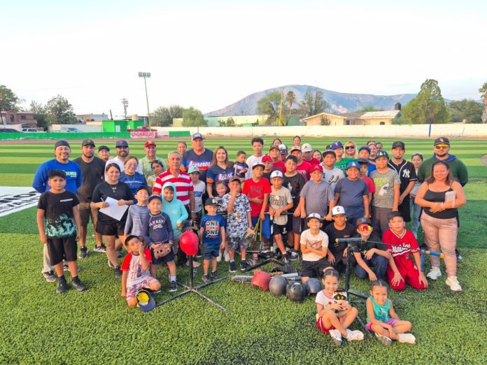 Respalda Yesica Sifuentes el talento deportivo de Castaños con equipo de béisbol