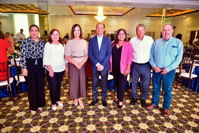 Sari Pérez se suma con firma al impulso del corredor Acuña-Torreón