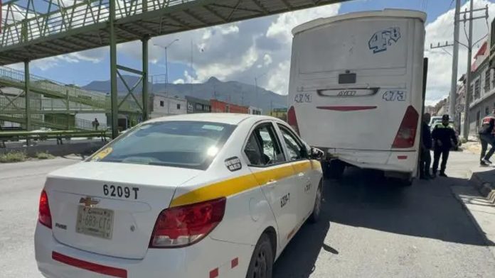 Taxista choca contra camión