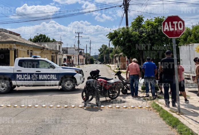 Un adolescente de 14 años resultó lesionado tras el choque de su motocicleta contra un vehículo en el barrio Morelos de Múzquiz.