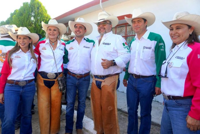 Héctor García Falcón y Laura Jiménez participaron en la edición 37 de la Gran Cabalgata de Sabinas y resaltaron las tradiciones de Coahuila.