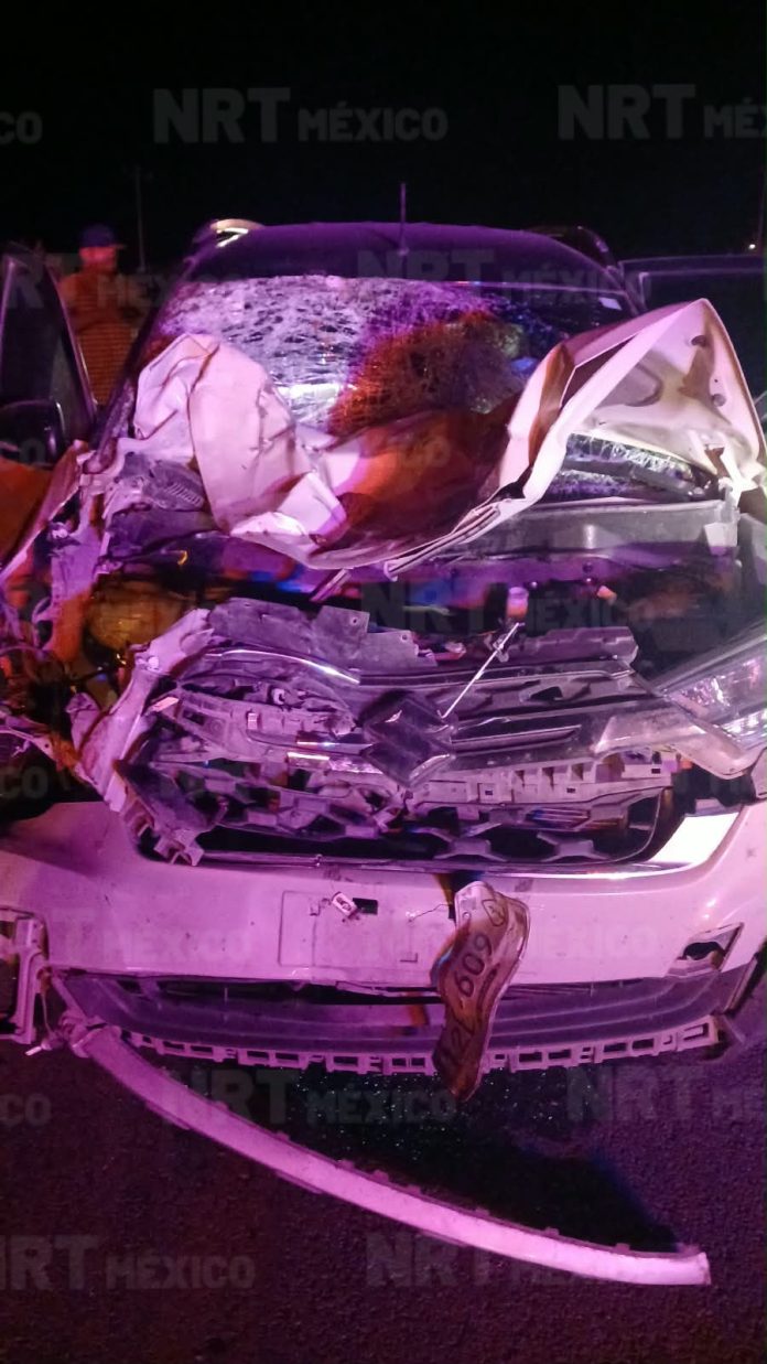 Un trailero de 36 años resultó ileso tras impactarse contra una vaca a la altura de la Mina VII, en la carretera Barroterán-El Sauz.