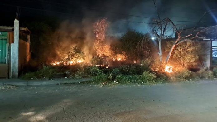 Bomberos atendieron incendios en Fonhasol, El Porvenir y Palaú, incluyendo un flamazo por gas y la quema de un terreno baldío.