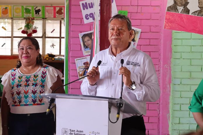 Cumple Óscar Ríos con la educación; arranca entrega de 30 minisplits a escuelas de San Juan de Sabinas