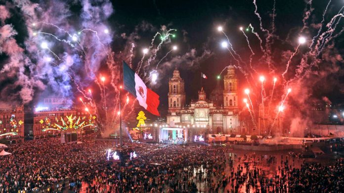 México celebra su Independencia alrededor del mundo con música, luces tricolor y festejos