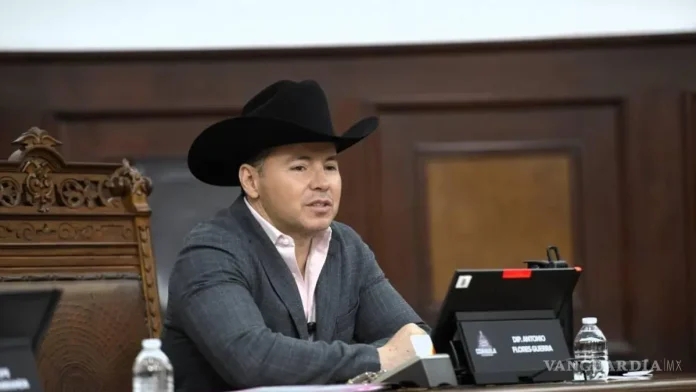 Antonio Flores queda fuera de la diputación durante el nuevo periodo ordinario; Sala Monterrey ordena hacer efectiva la suplencia de Fernando Rodríguez