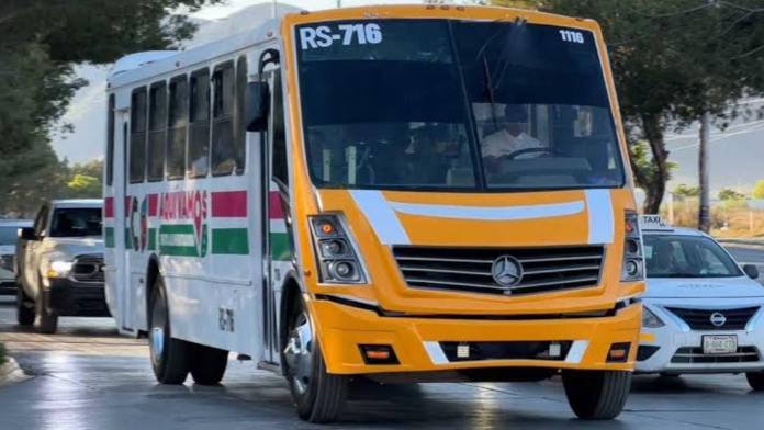 ¡Adiós al camión! Coahuilenses prefieren el auto para llegar al trabajo
