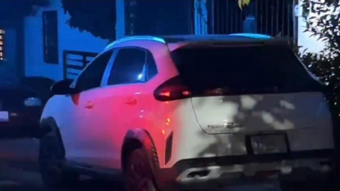 ¡Le dieron brutal golpiza y destrozaron su auto por viejas rencillas en Saltillo!
