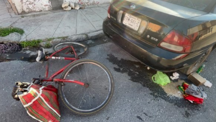 ¡Lo mandó al pavimento! Conductora embiste a ciclista de 81 años en Saltillo