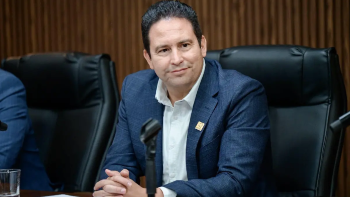 ¡Nació muerto! Javier Díaz celebra eliminación del Pase Turístico de Nuevo León