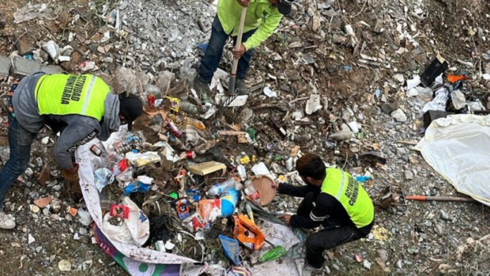¡Ni dos días duró la limpieza! Vuelven a llenar de basura un arroyo de Saltillo