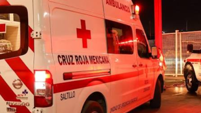 ¡Ni las ambulancias se salvan! Lanzan ladrillo contra unidad de Cruz Roja en Saltillo