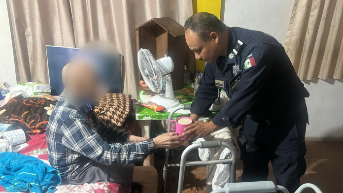 ¡Pidió ayuda a gritos! UNIF auxilia a adulto mayor de 92 años en Saltillo