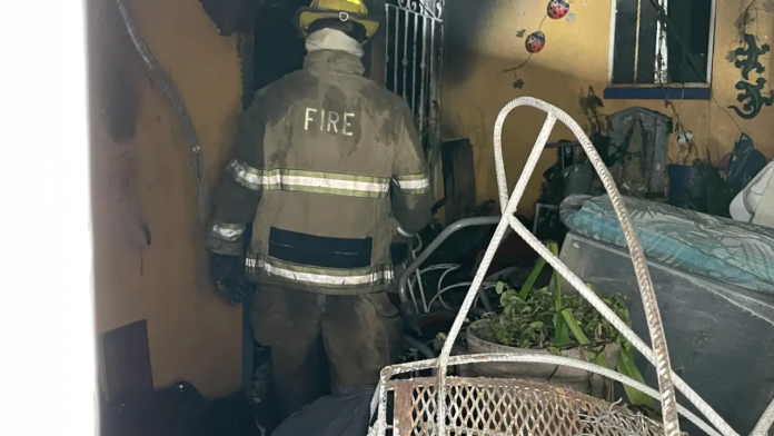 ¡Prende fuego a su propia casa! Hombre provoca incendio en Las Teresitas