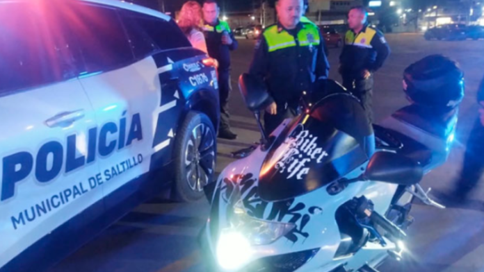 ¡Se acabaron las acrobacias! Detienen a 11 motociclistas y aseguran ocho motos en Saltillo