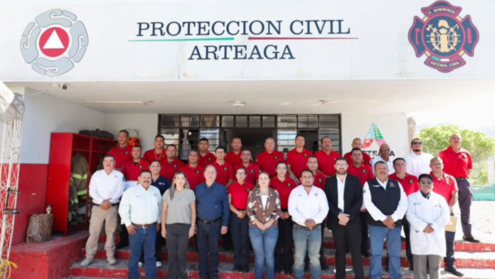 Reconocen en Arteaga a quienes arriesgan todo para proteger a la población
