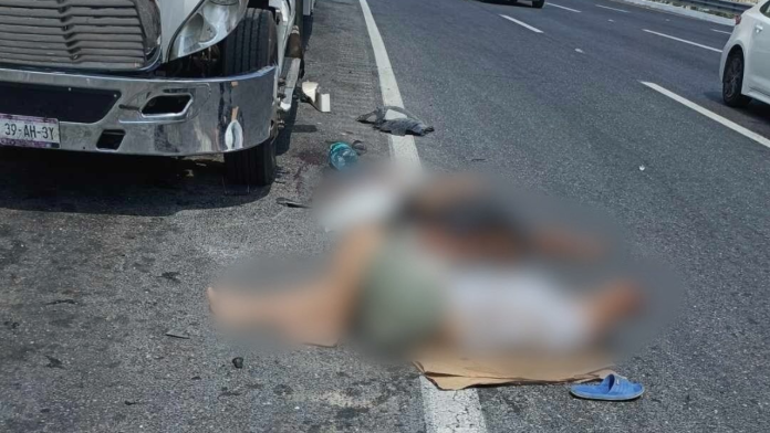 ¡TRAGEDIA EN LOS CHORROS! Trailero muere mientras reparaba su unidad y otro queda grave