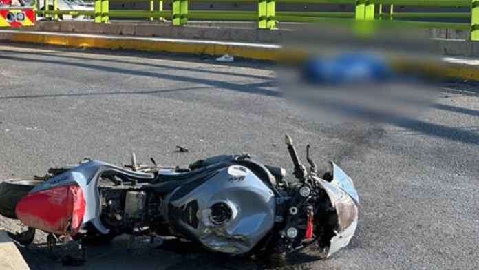 ¡Tragedia en Saltillo! Motociclista de 22 años muere tras chocar contra puente
