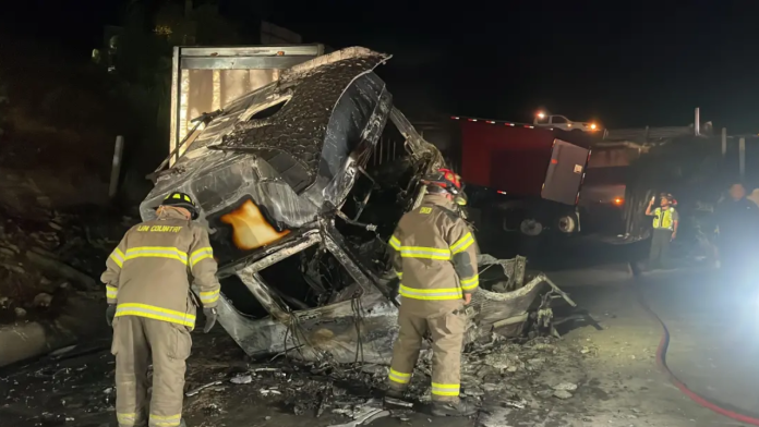 ¡Tragedia en la carretera! Trailero muere tras volcar e incendiarse su unidad en Ramos Arizpe
