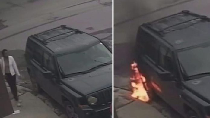Captan a mujer provocando incendio contra una camioneta