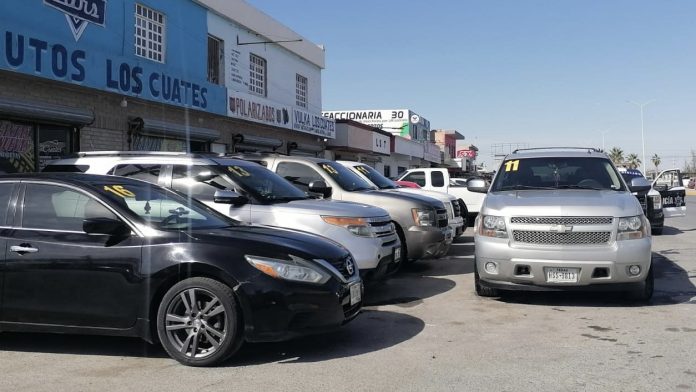 Detectan fraudes por regularización de vehículos en la Región Centro de Coahuila. Autoridades advierten sobre trámites falsos en redes sociales y placas apócrifas.