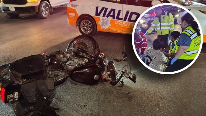 Motociclista ebrio provoca aparatoso choque en Torreón y sufre robo tras el accidente