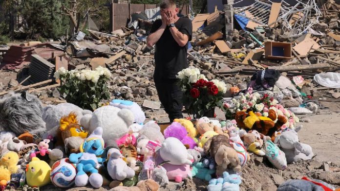 Ataques rusos en Ucrania dejan al menos 26 muertos; entre las víctimas hay cinco niños que dormían