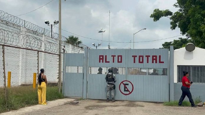 Riña en penal de Mazatlán deja 10 muertos y 16 internos heridos
