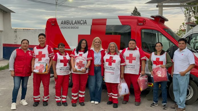Paramédicos de la Cruz Roja de Múzquiz recibieron nuevos uniformes mediante gestiones del patronato, con respaldo del Gobierno Municipal.
