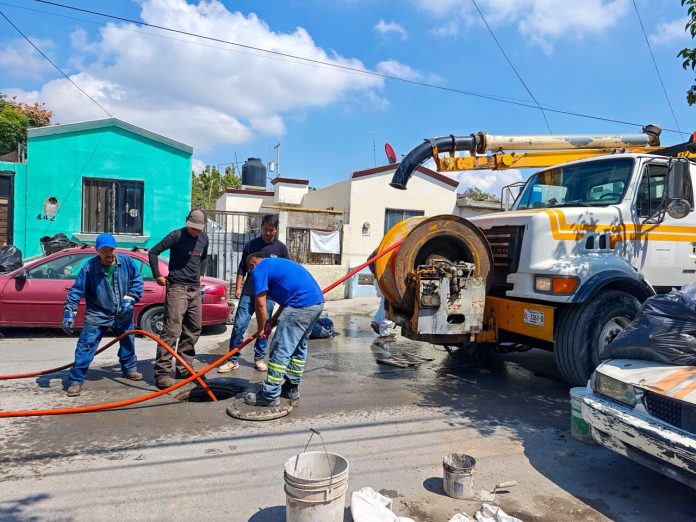Refuerza Ramos Arizpe atención a drenajes y tomas domiciliarias