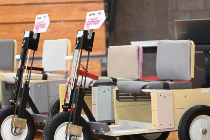 Ofrece DIF carritos PET gratuitos para personas con discapacidad motriz