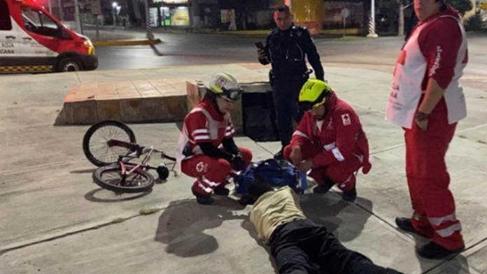 ¡Brutal caída en bicicleta! Se le rompe la cadena a joven y termina con fractura en Saltillo